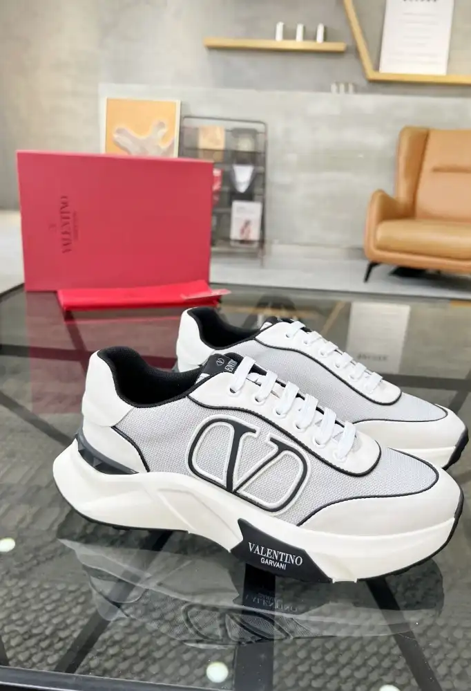 hype Valentino Sneakers