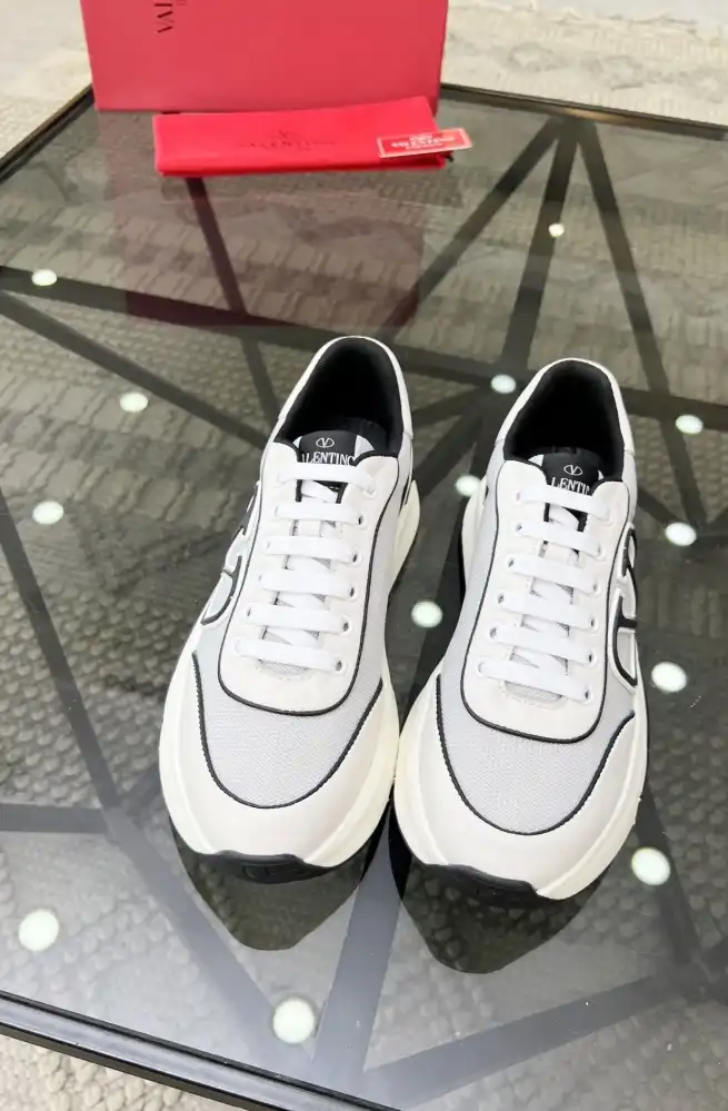 hype Valentino Sneakers