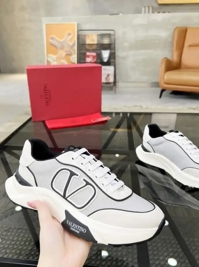 hype Valentino Sneakers