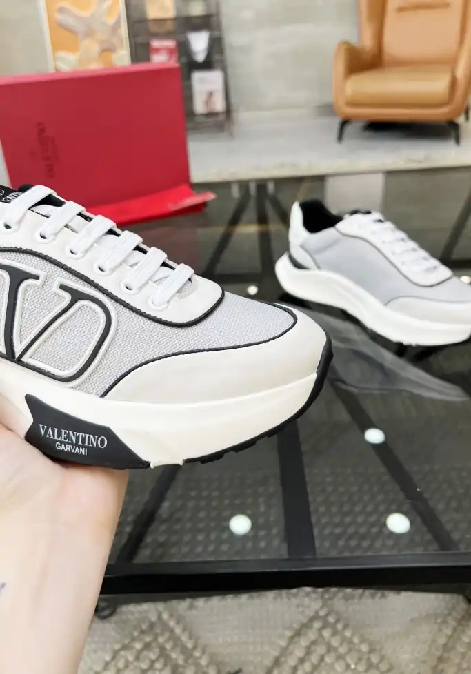 hype Valentino Sneakers