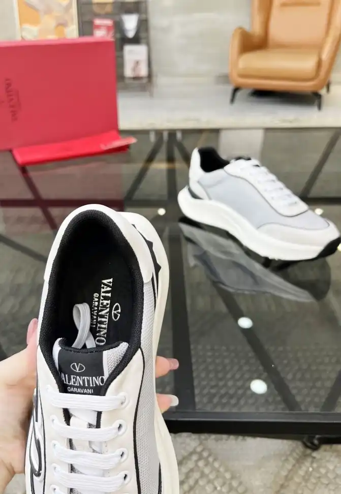 hype Valentino Sneakers