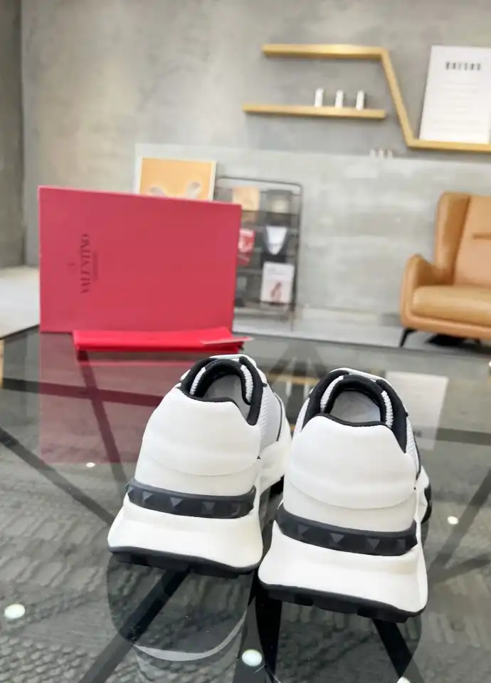 hype Valentino Sneakers