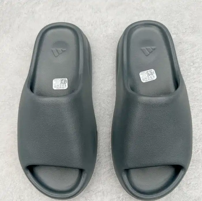 hype Adidas slippers