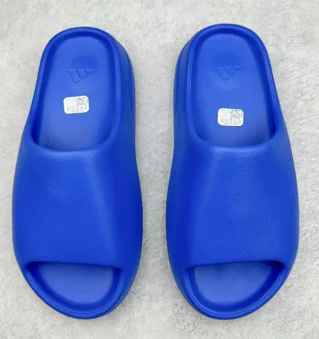 hype Adidas slippers