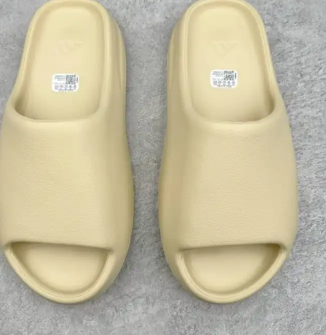 hype Adidas slippers