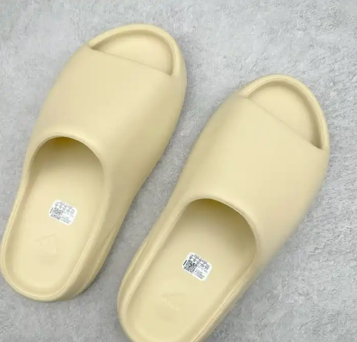 hype Adidas slippers