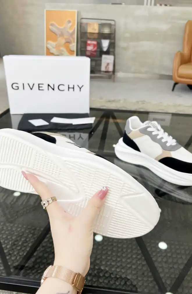 hype Givenchy Sneakers