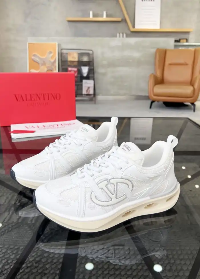 hype Valentino Sneakers