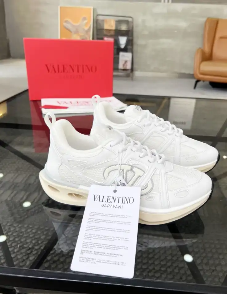 hype Valentino Sneakers