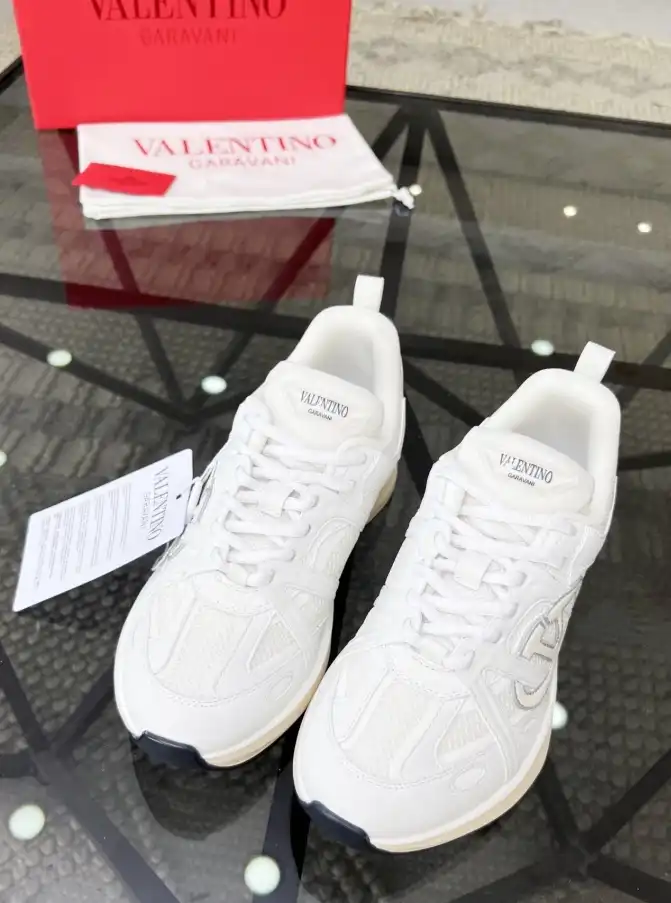 hype Valentino Sneakers