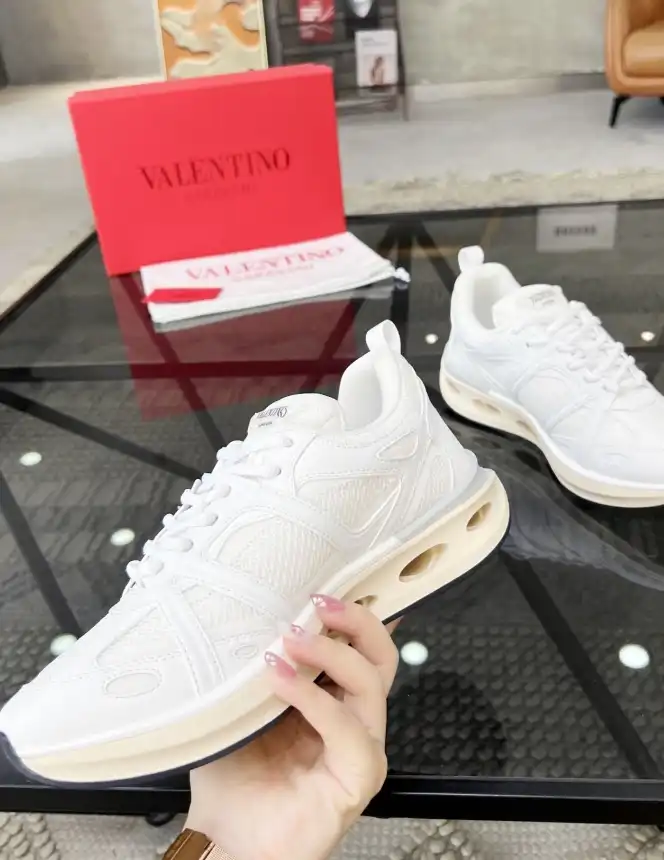 hype Valentino Sneakers