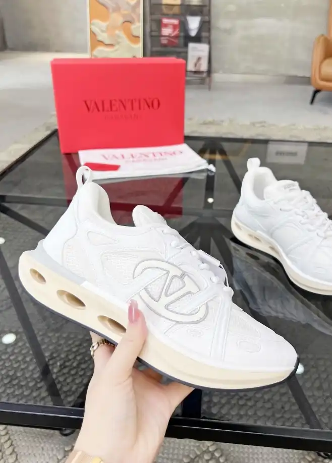 hype Valentino Sneakers