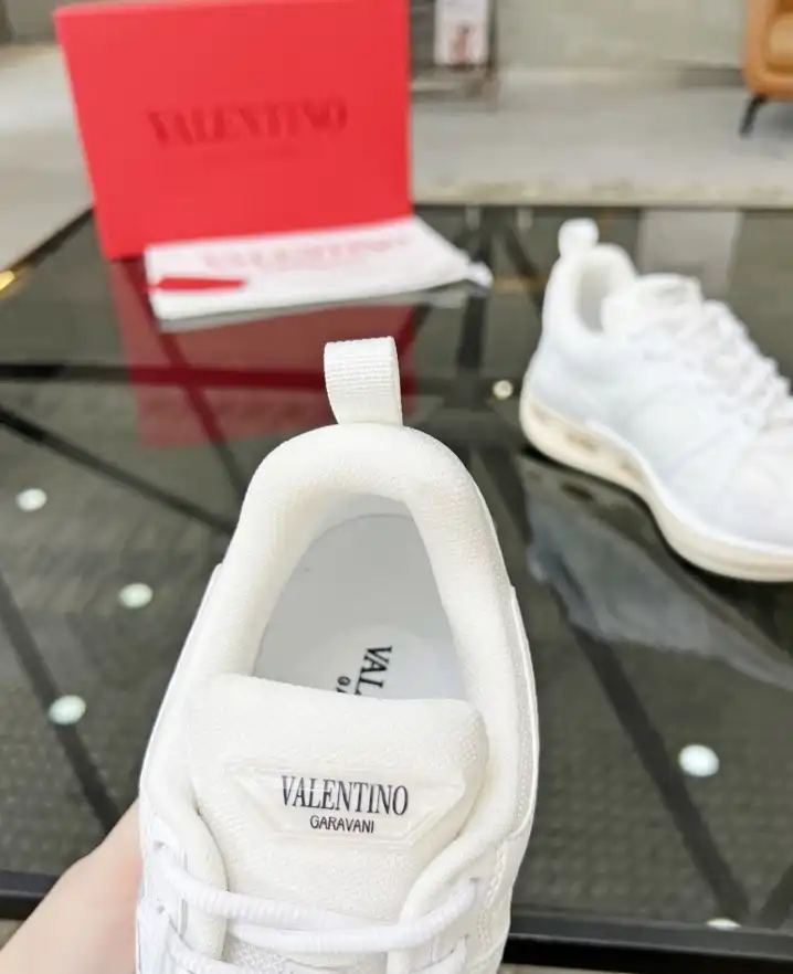 hype Valentino Sneakers