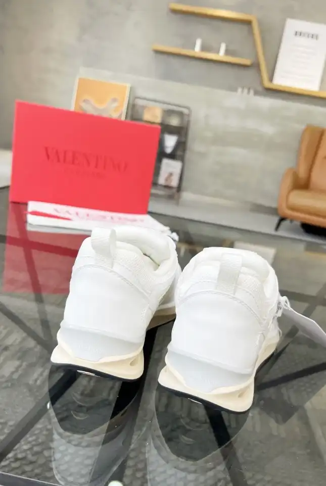 hype Valentino Sneakers