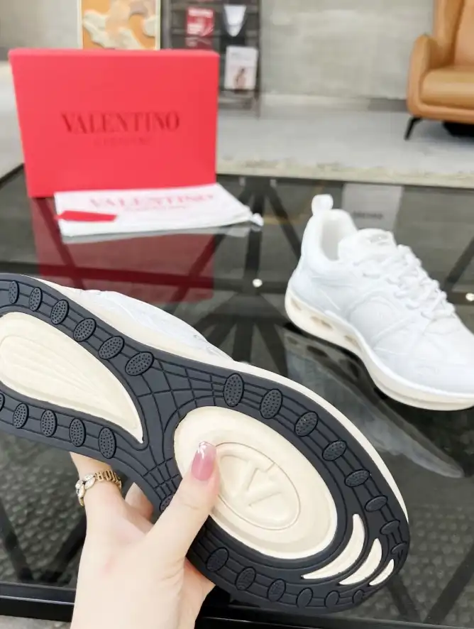 hype Valentino Sneakers