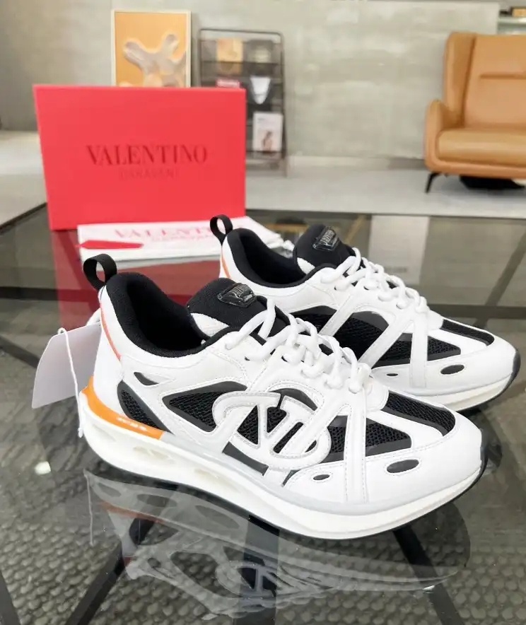 hype Valentino Sneakers