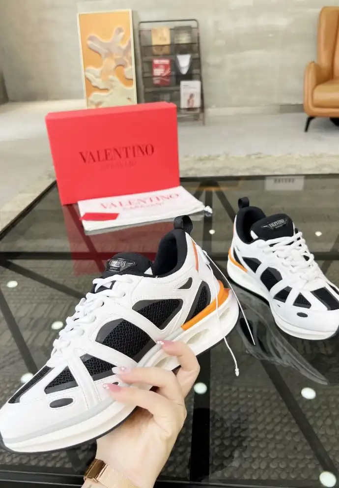 hype Valentino Sneakers