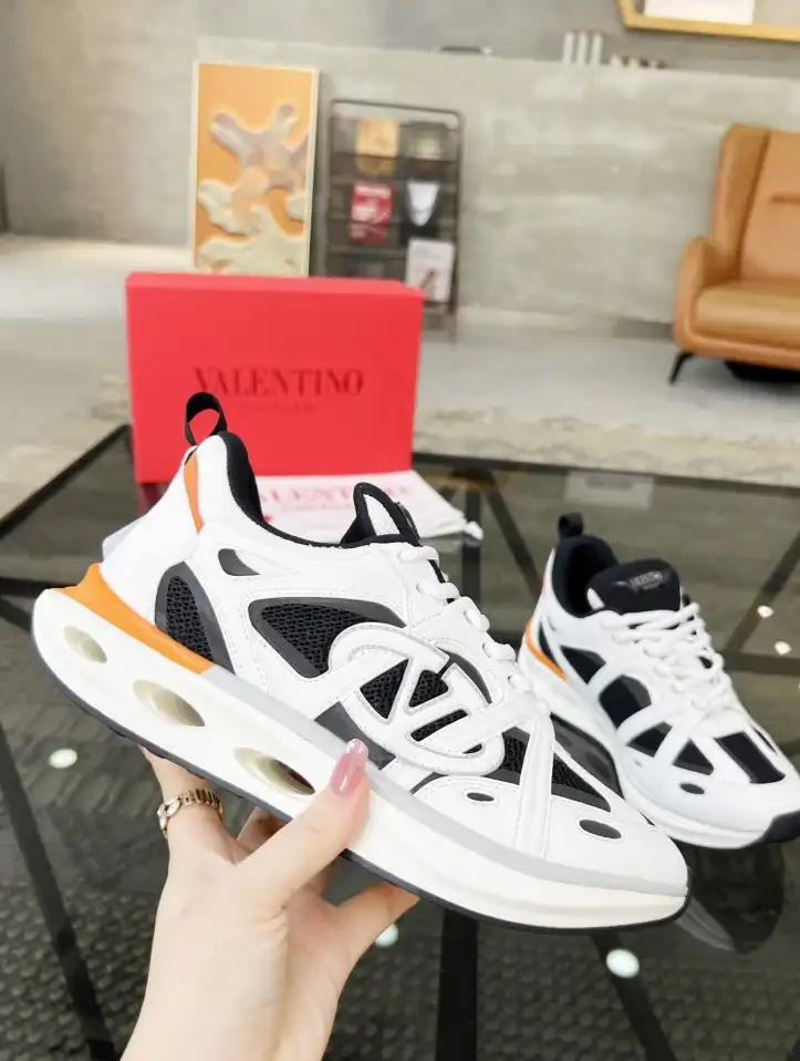 hype Valentino Sneakers