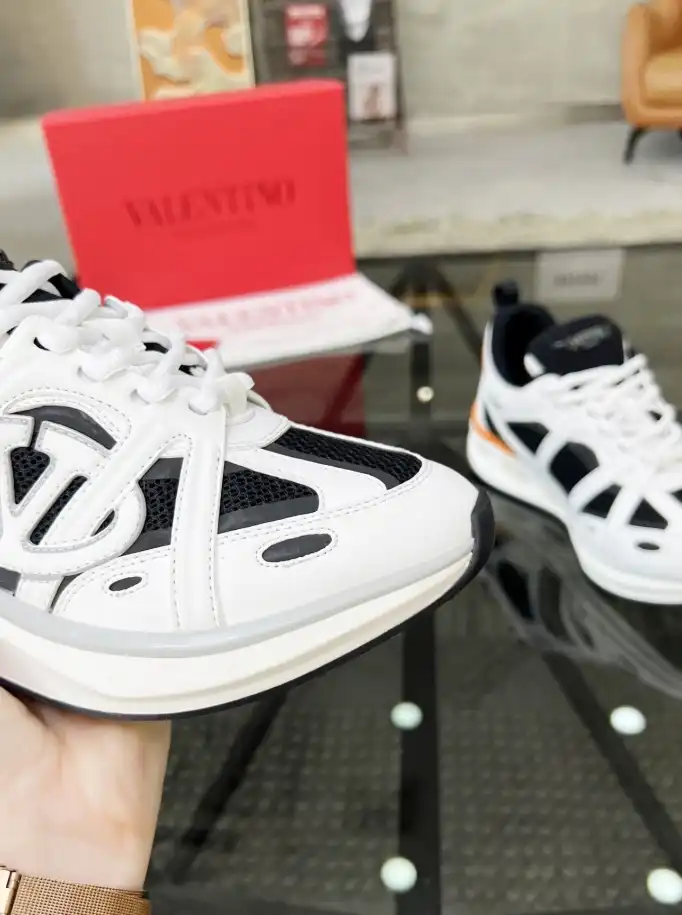 hype Valentino Sneakers