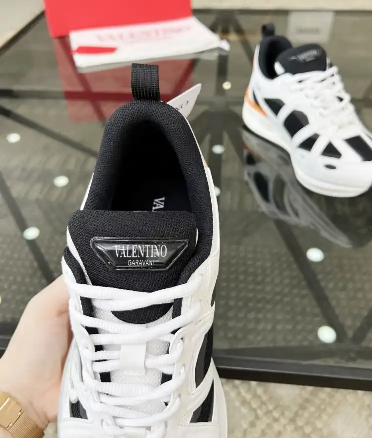 hype Valentino Sneakers