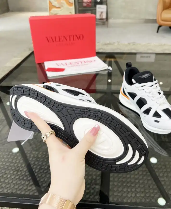 hype Valentino Sneakers