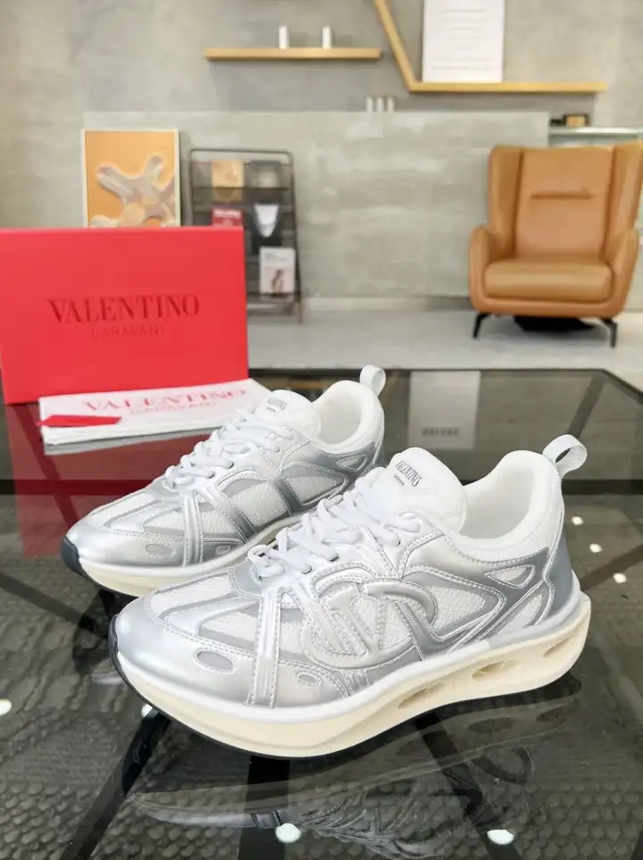 hype Valentino Sneakers