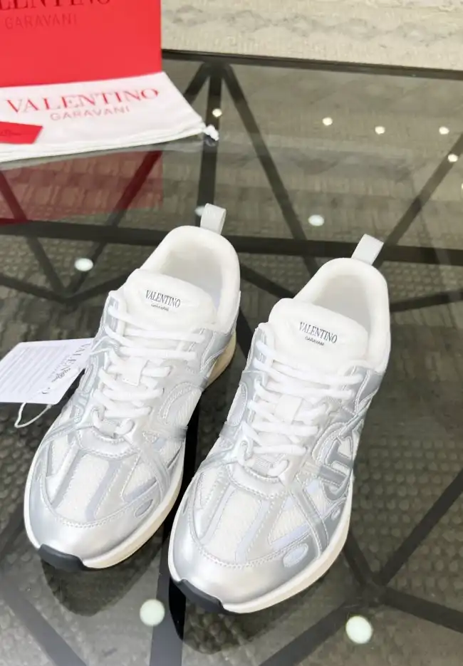 hype Valentino Sneakers