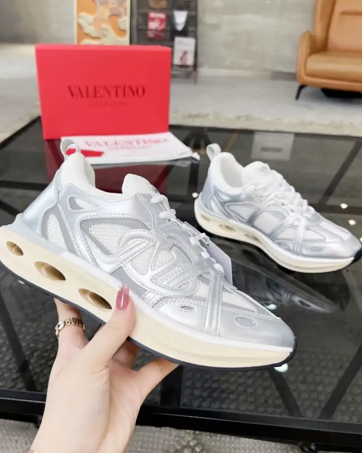 hype Valentino Sneakers