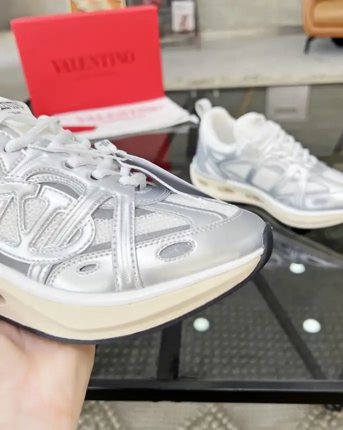 hype Valentino Sneakers