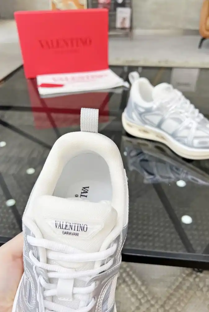 hype Valentino Sneakers