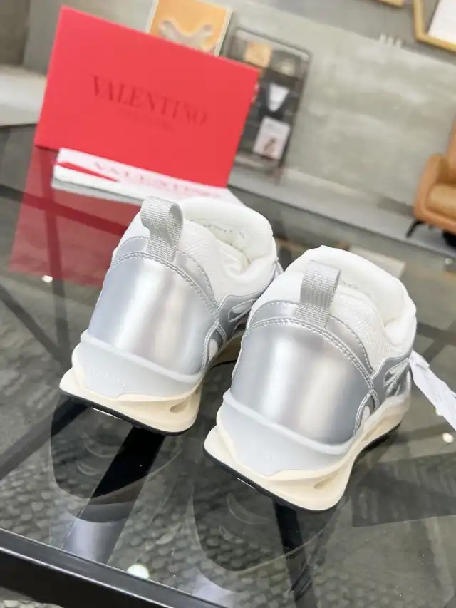 hype Valentino Sneakers