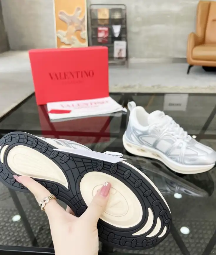 hype Valentino Sneakers