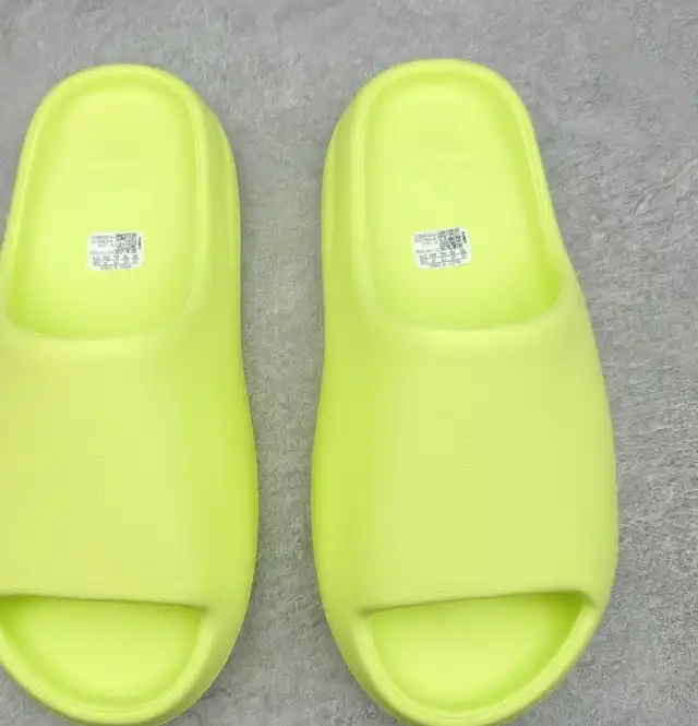 hype Adidas slippers