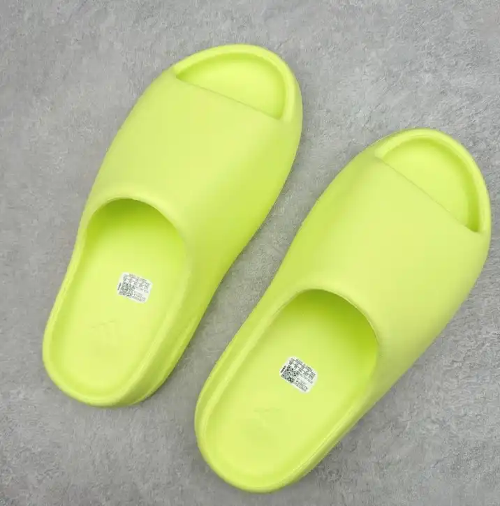 hype Adidas slippers