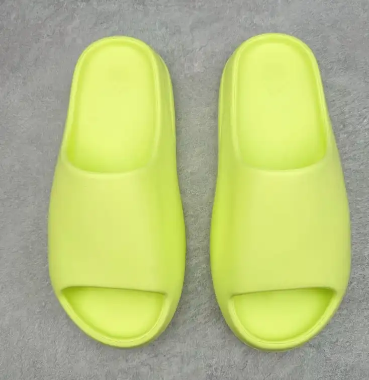 hype Adidas slippers