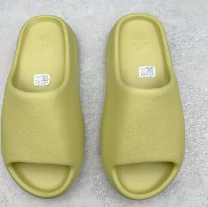 hype Adidas slippers