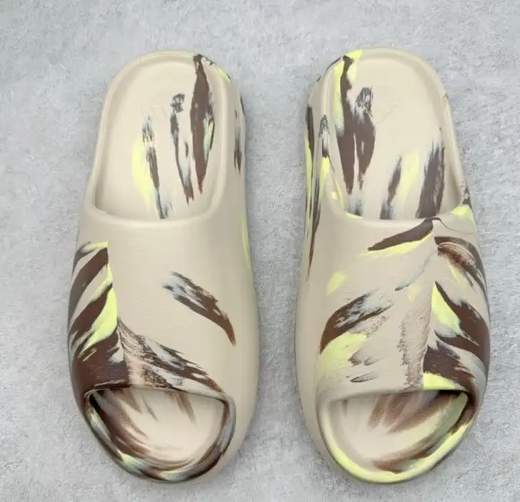 hype Adidas slippers