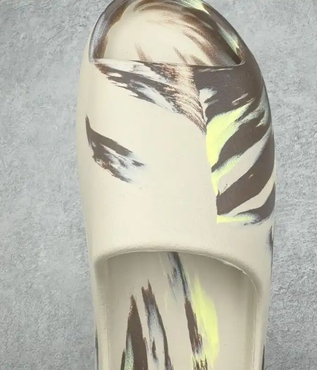 hype Adidas slippers