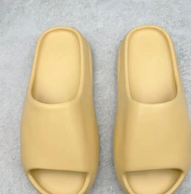 hype Adidas slippers