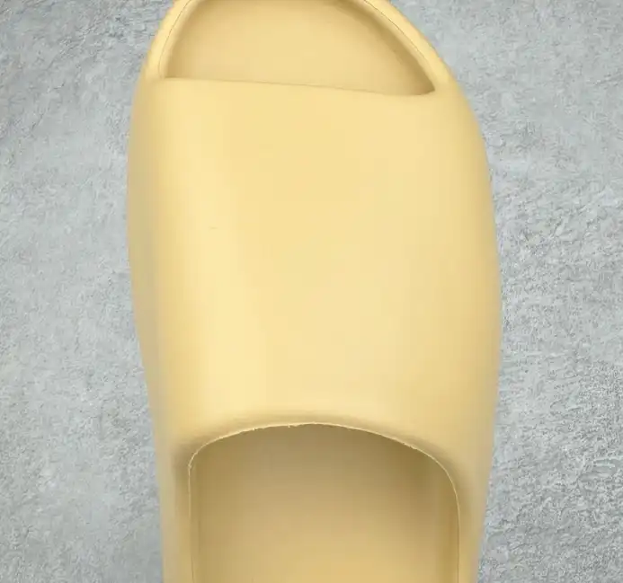 hype Adidas slippers