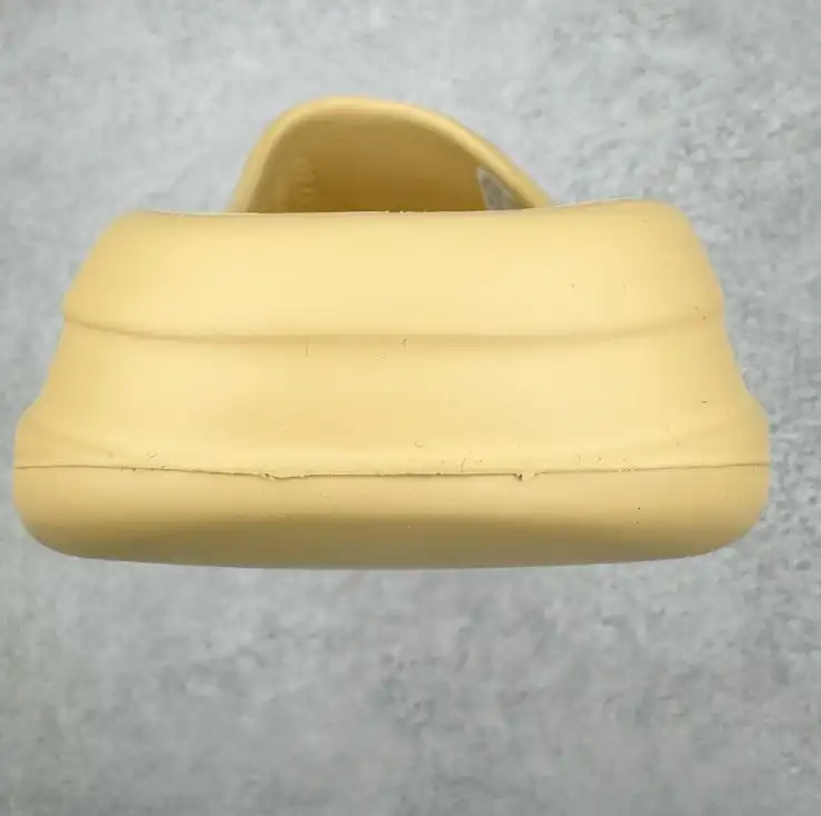 hype Adidas slippers