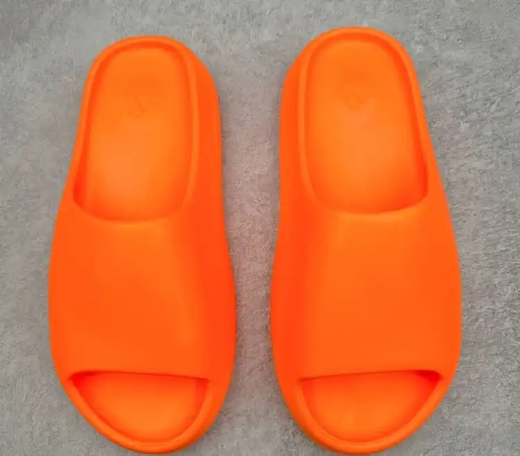 hype Adidas slippers