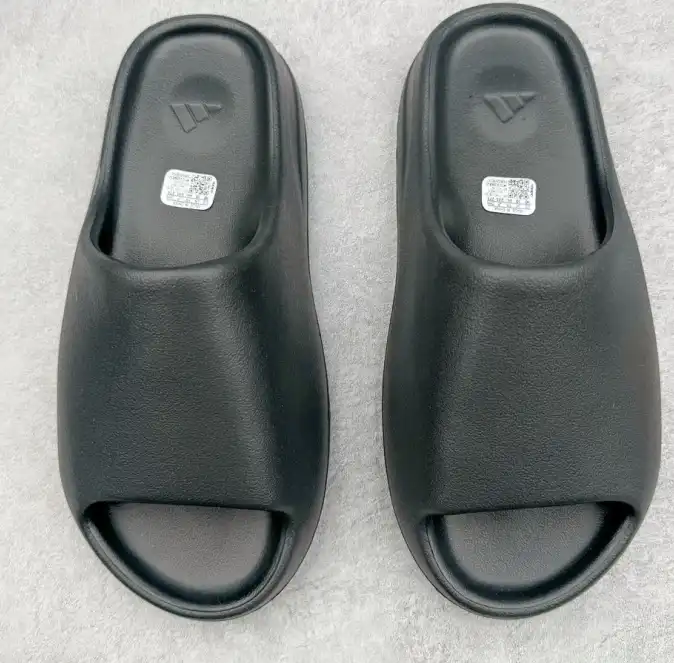 hype Adidas slippers