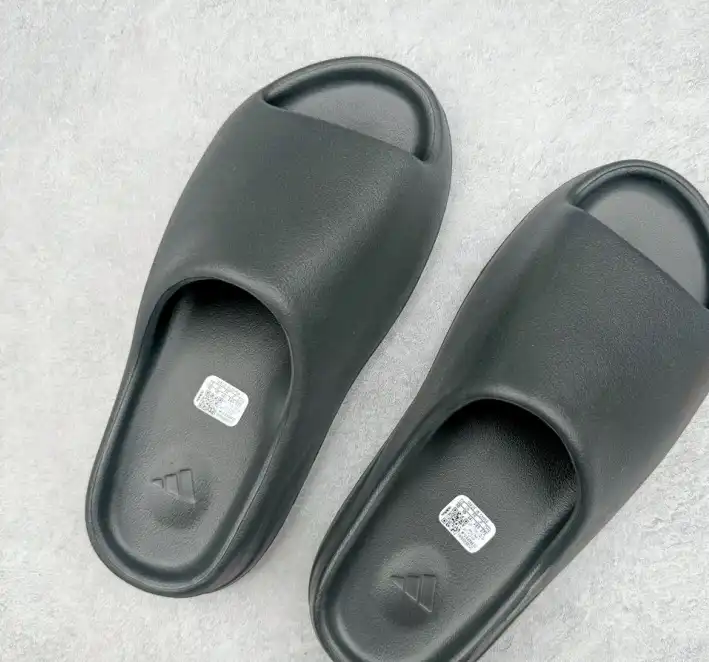 hype Adidas slippers