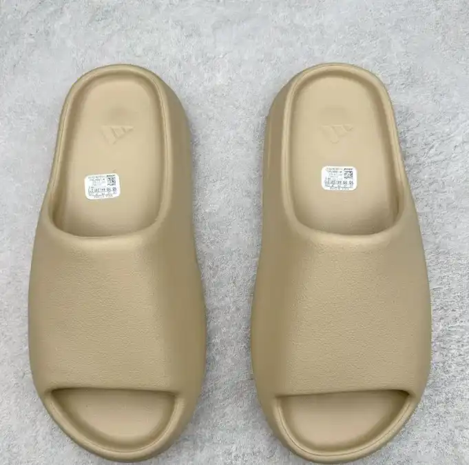 hype Adidas slippers