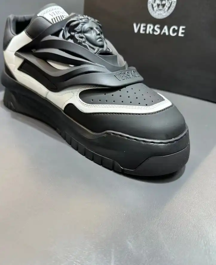 hype Givenchy Sneakers