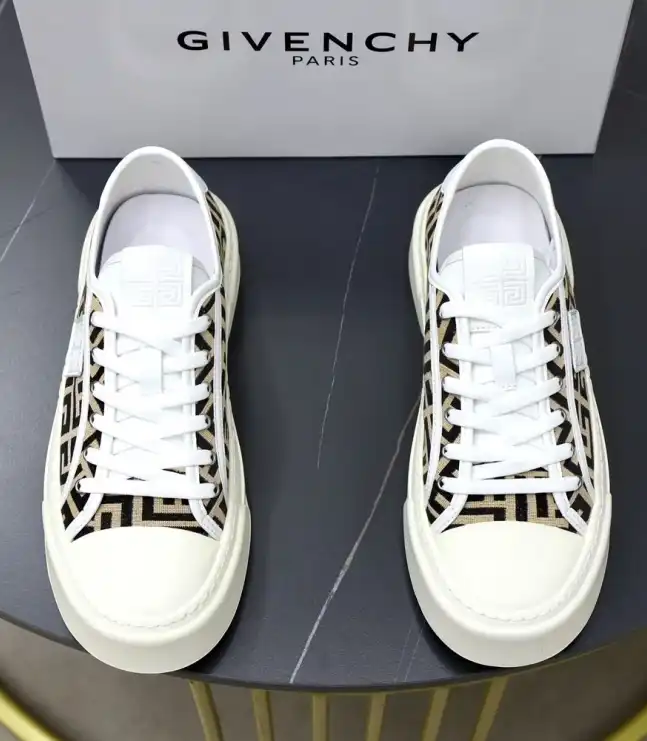 hype Givenchy Sneakers