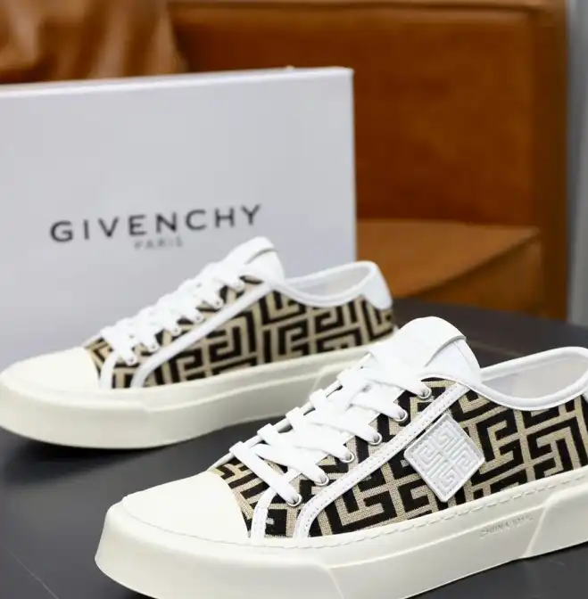 hype Givenchy Sneakers