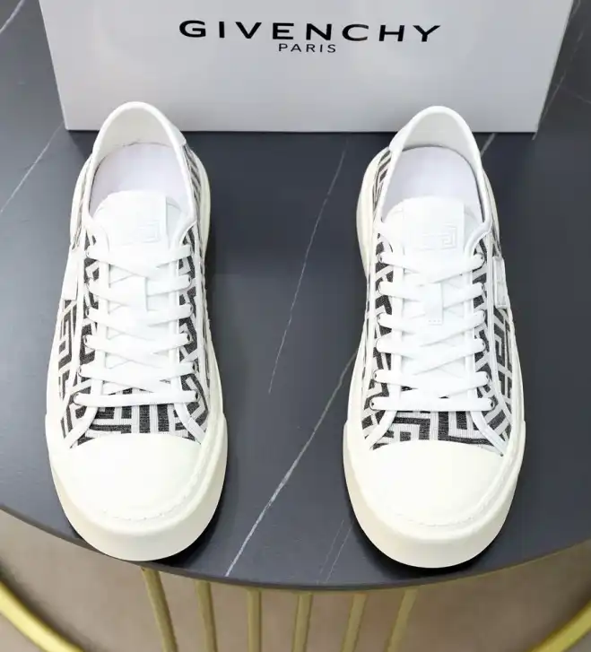 hype Givenchy Sneakers