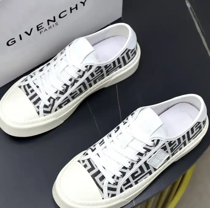 hype Givenchy Sneakers